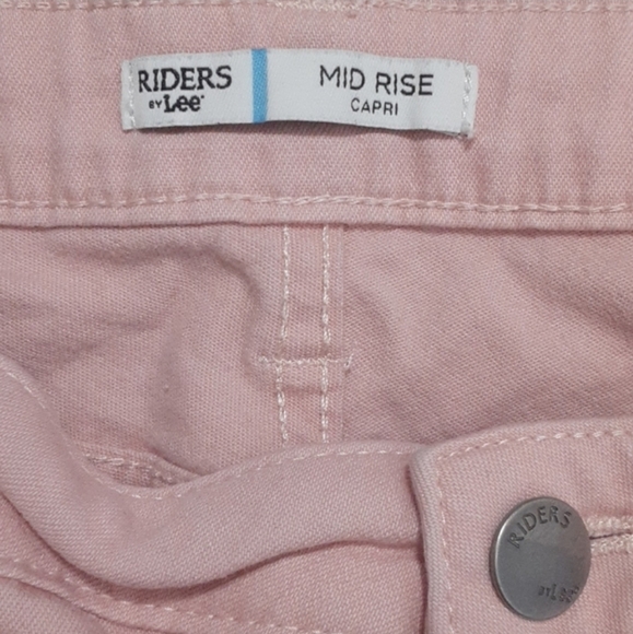 Lee Mid- Rise Pink Capris - Picture 7 of 9